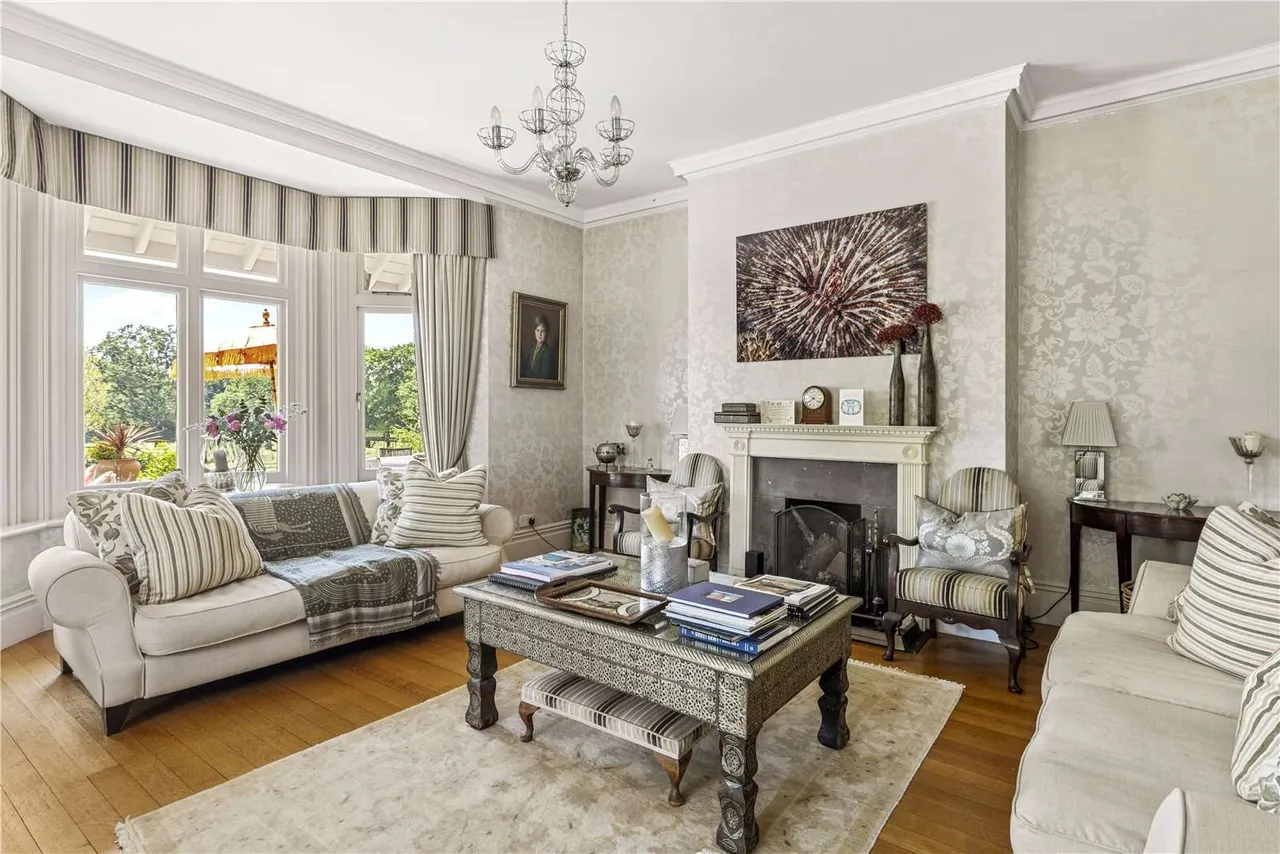 Barrihurst, Cranleigh, Surrey, GU6 8LQ, photo 6