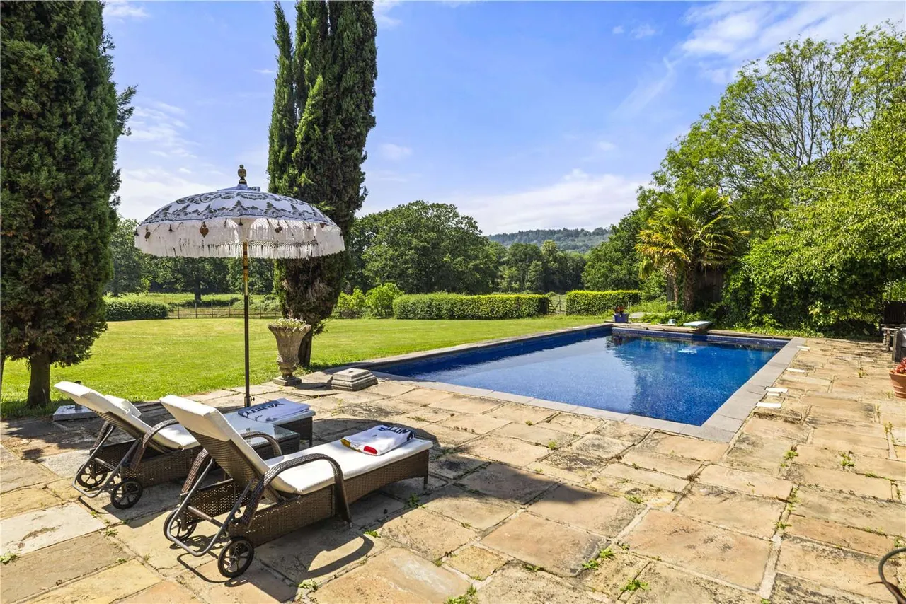 Barrihurst, Cranleigh, Surrey, GU6 8LQ, photo 3