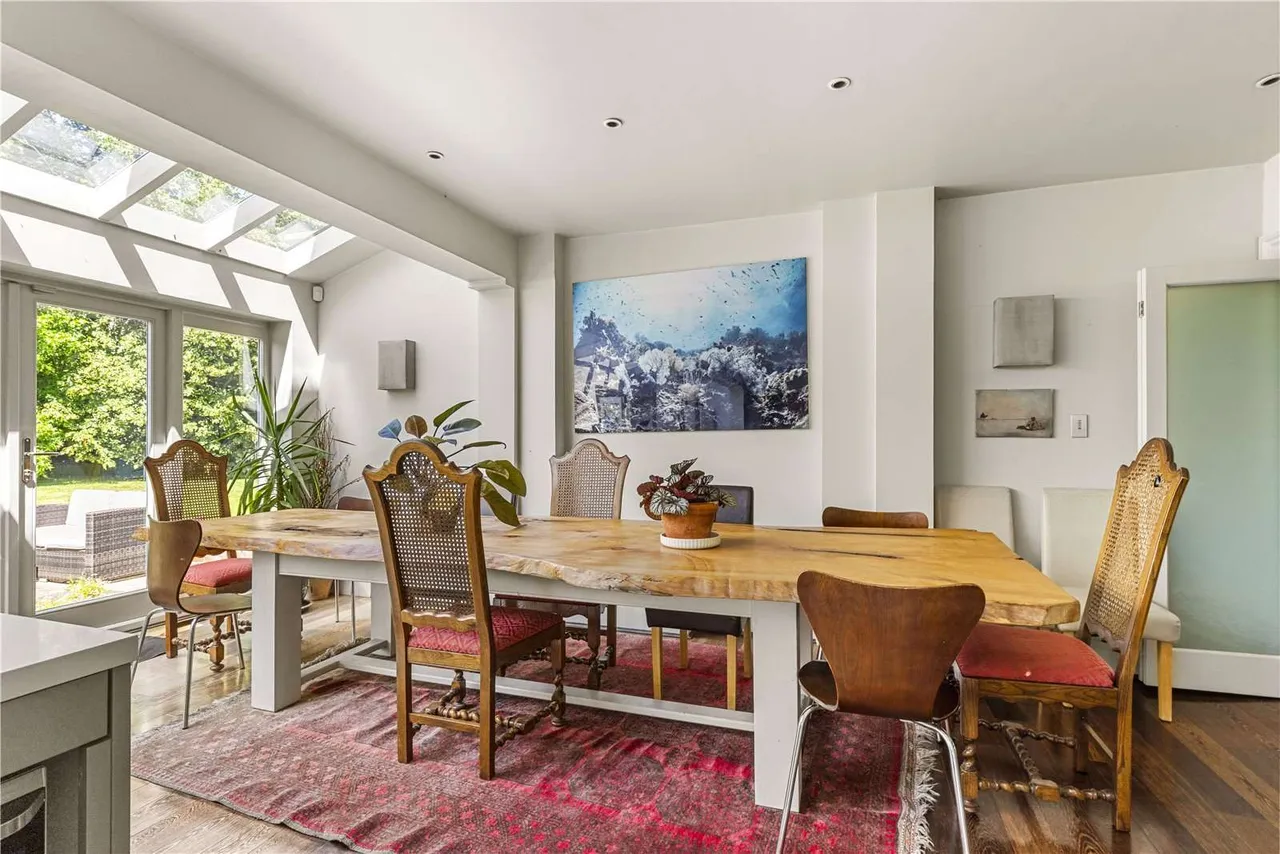 Barrihurst, Cranleigh, Surrey, GU6 8LQ, photo 10