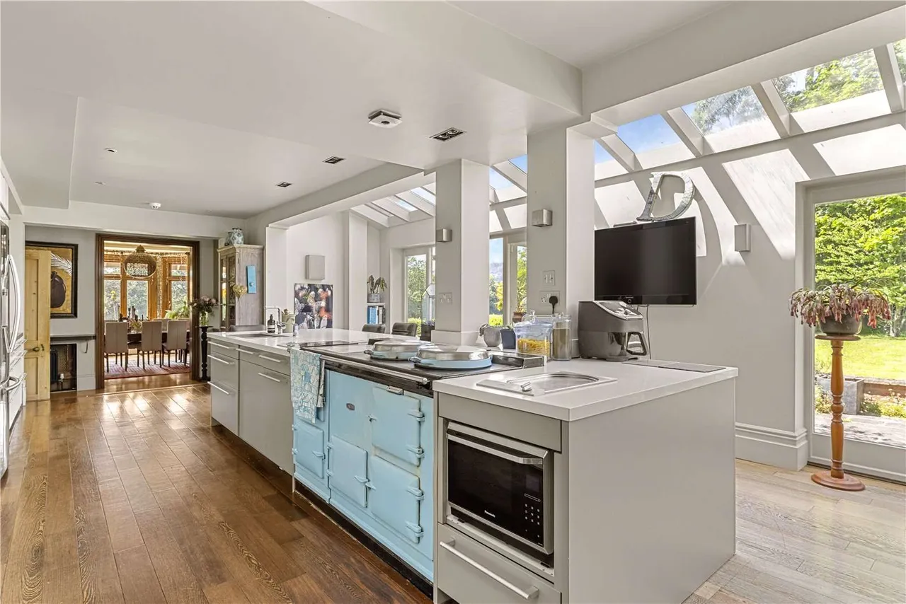 Barrihurst, Cranleigh, Surrey, GU6 8LQ, photo 8