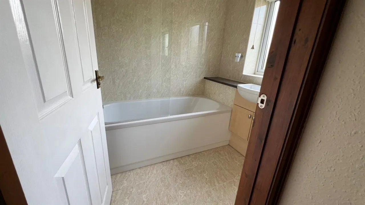 St. Johns Road, Slimbridge, GL2, photo 27