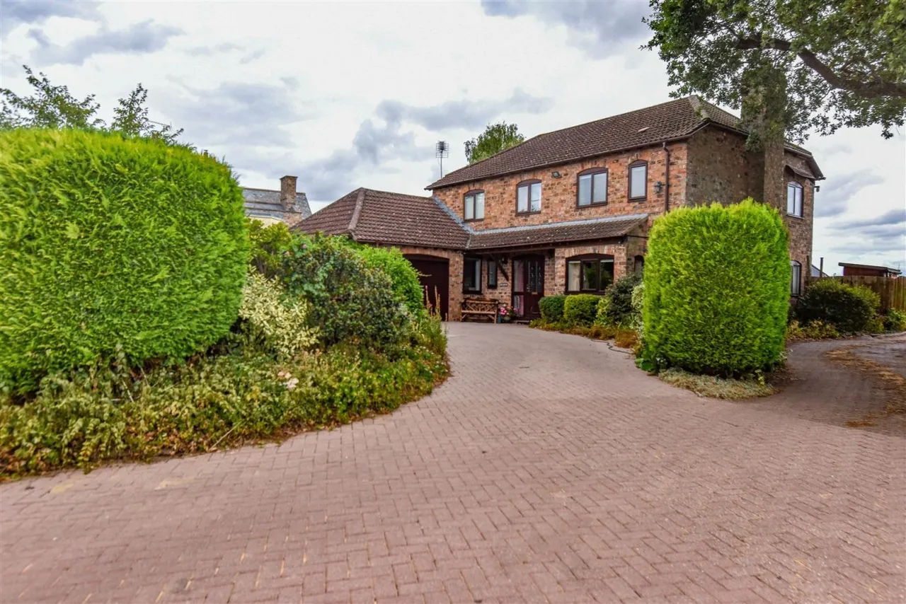 St. Johns Road, Slimbridge, GL2, photo 2
