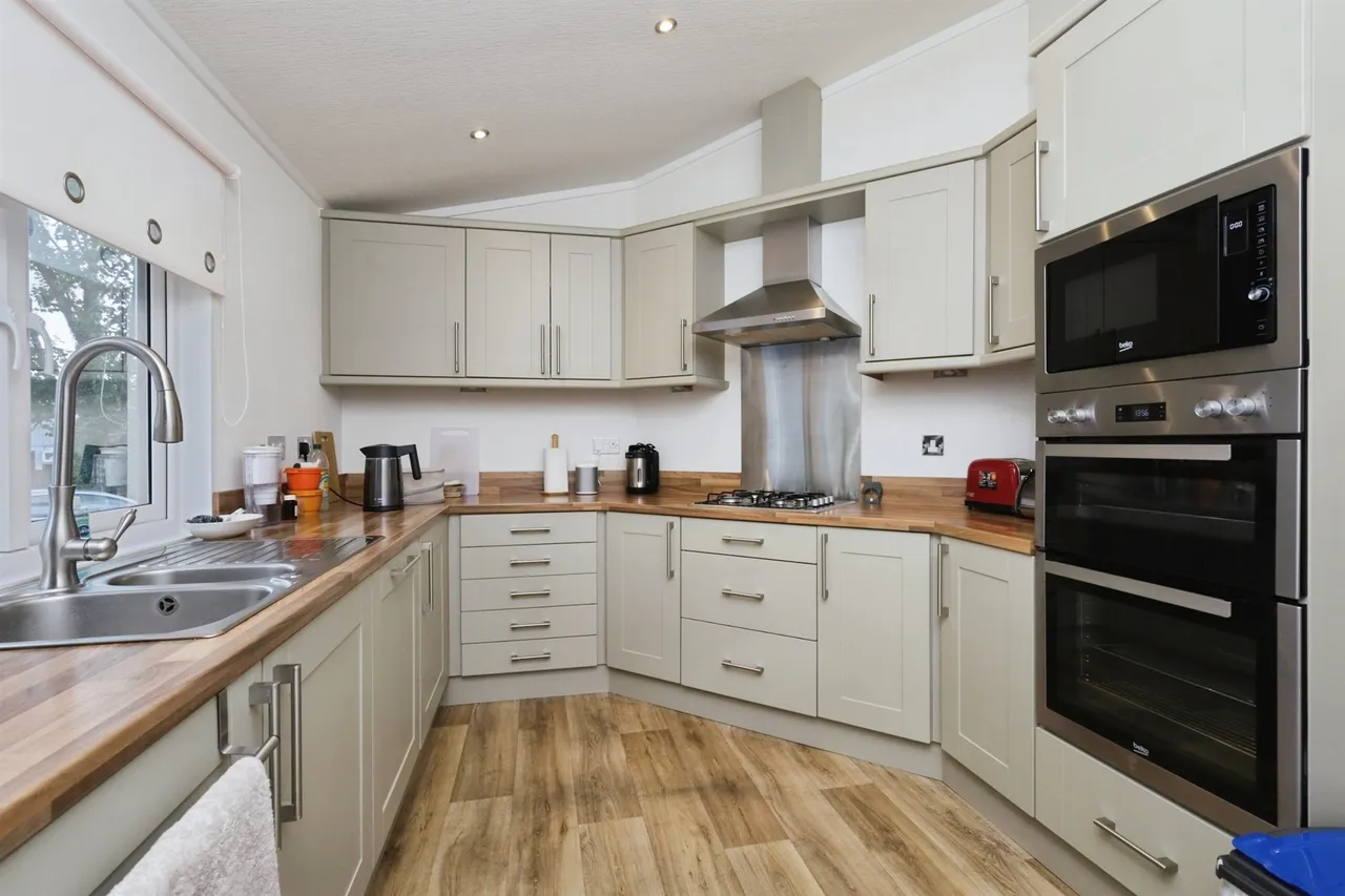Deanland Wood Park, Golden Cross, Hailsham, photo 6