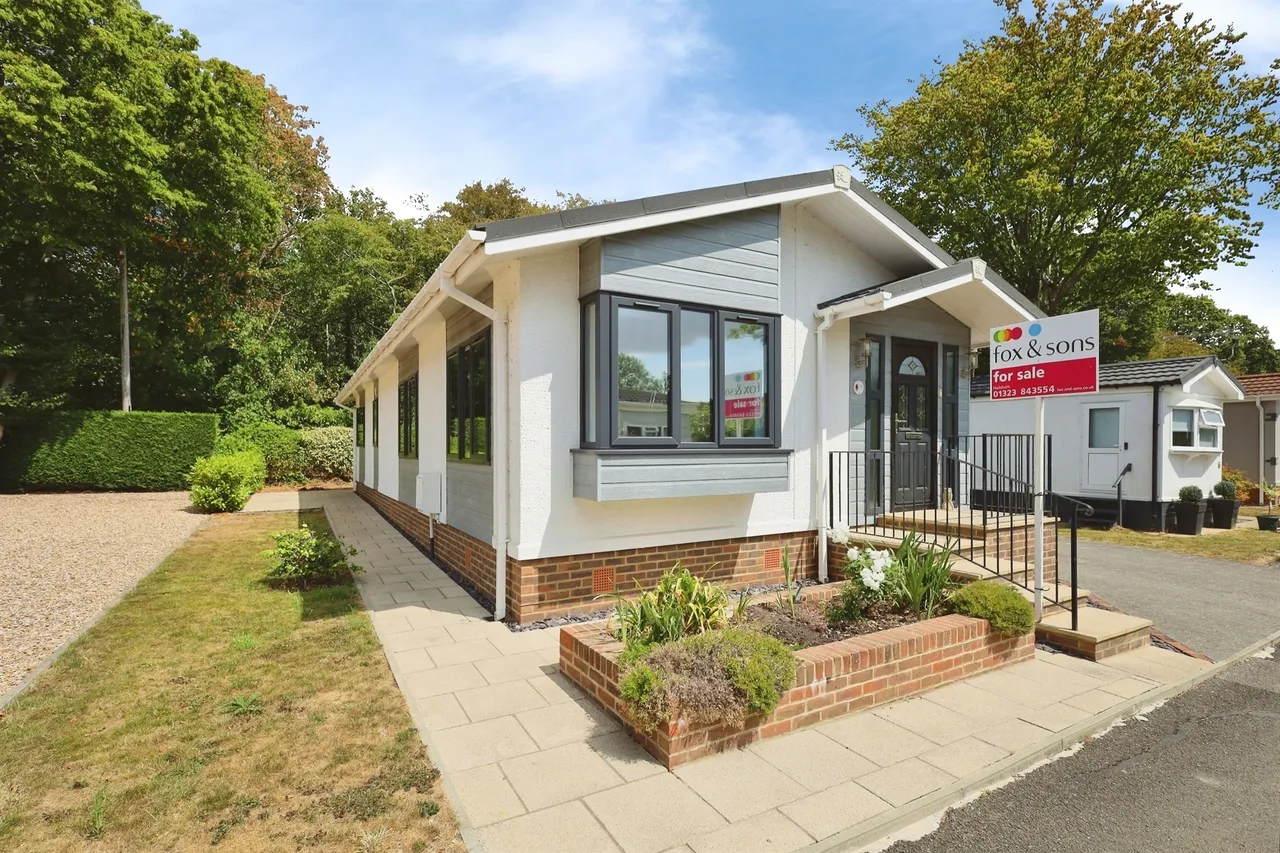 2 bed park home for sale — Deanland Wood Park, Golden Cross, Hailsham