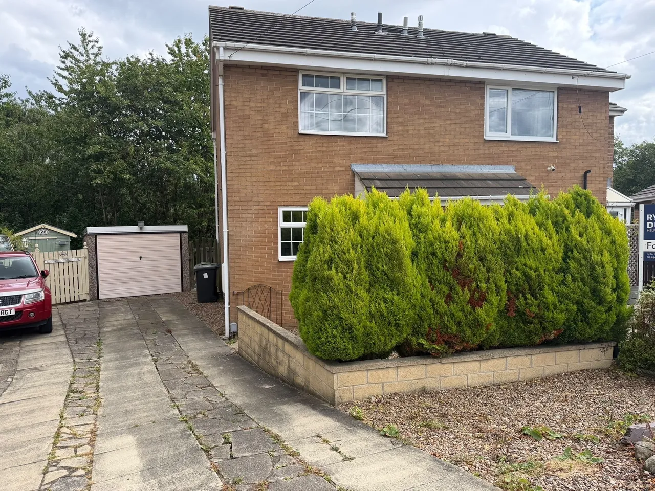 2 bed house to rent — Woodlands Close, HUDDERSFIELD