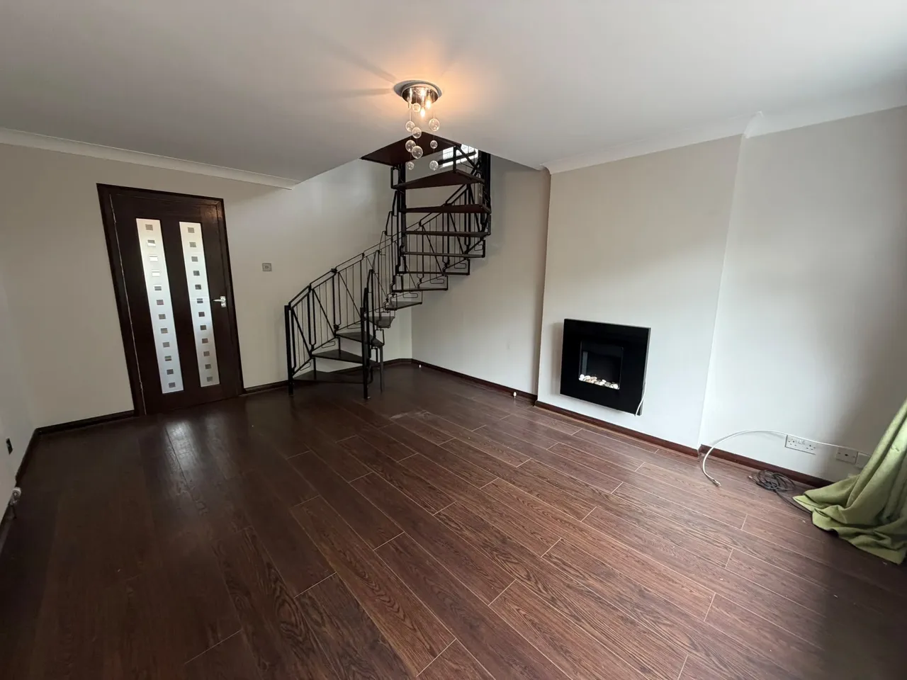 Woodlands Close, HUDDERSFIELD, photo 2
