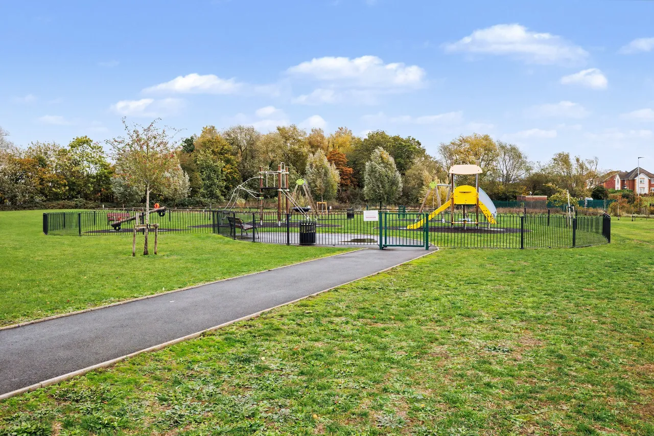 Gorse Fields, Pershore, WR10, photo 16