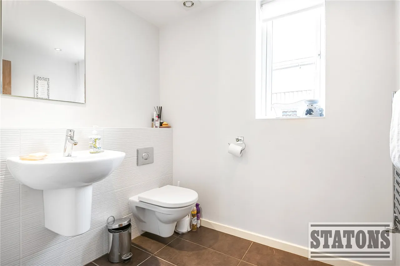 Heath Road, Potters Bar, Hertfordshire, EN6 1LW, photo 11
