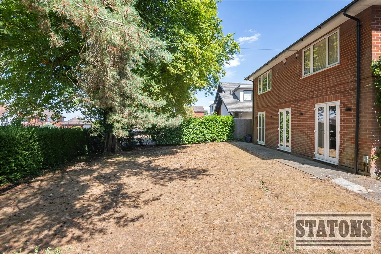 Heath Road, Potters Bar, Hertfordshire, EN6 1LW, photo 21