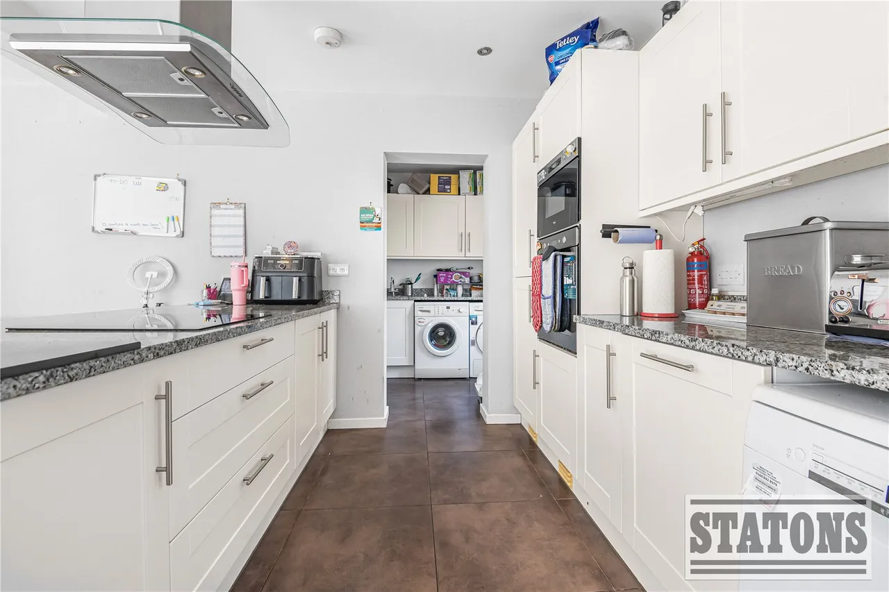 Heath Road, Potters Bar, Hertfordshire, EN6 1LW, photo 8