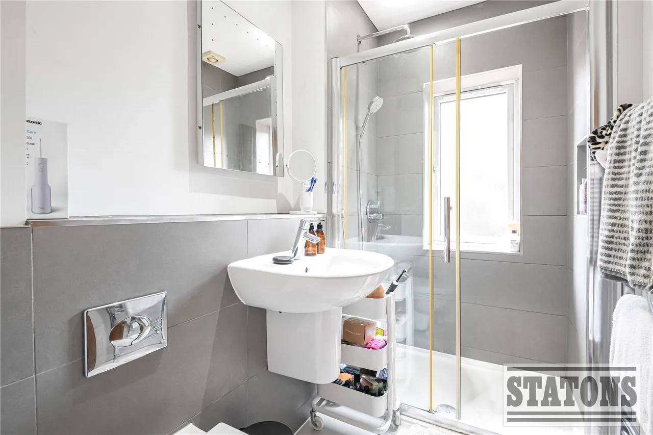 Heath Road, Potters Bar, Hertfordshire, EN6 1LW, photo 17