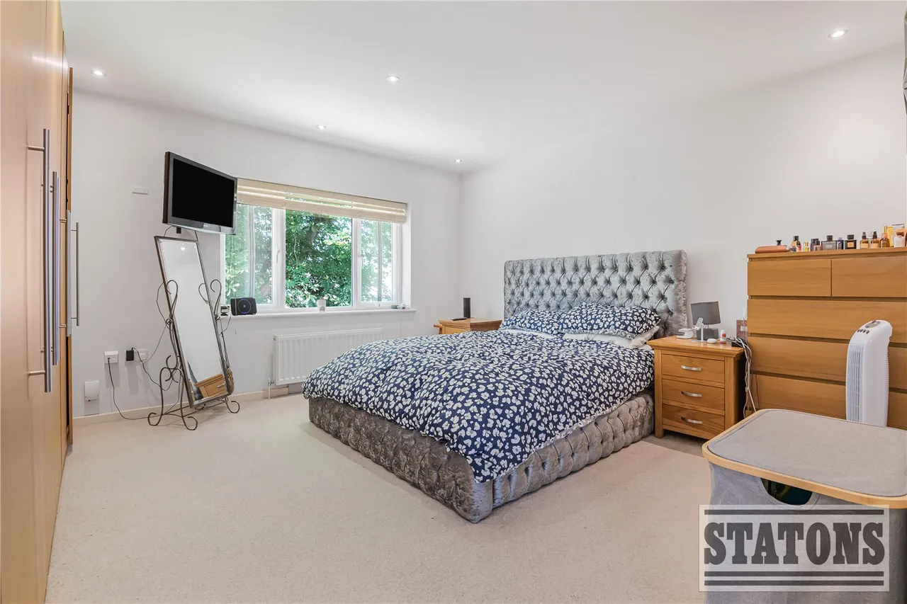 Heath Road, Potters Bar, Hertfordshire, EN6 1LW, photo 13