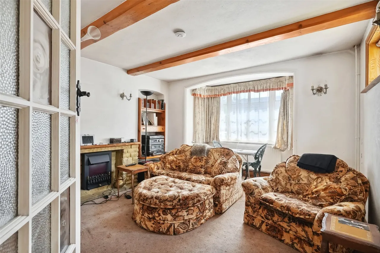 Courtlands Avenue, Hampton, TW12 3NT, photo 4