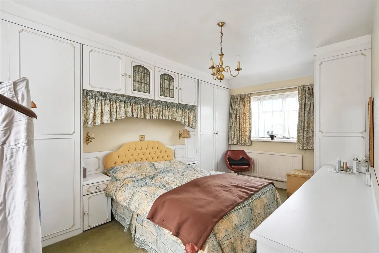 Courtlands Avenue, Hampton, TW12 3NT, photo 7