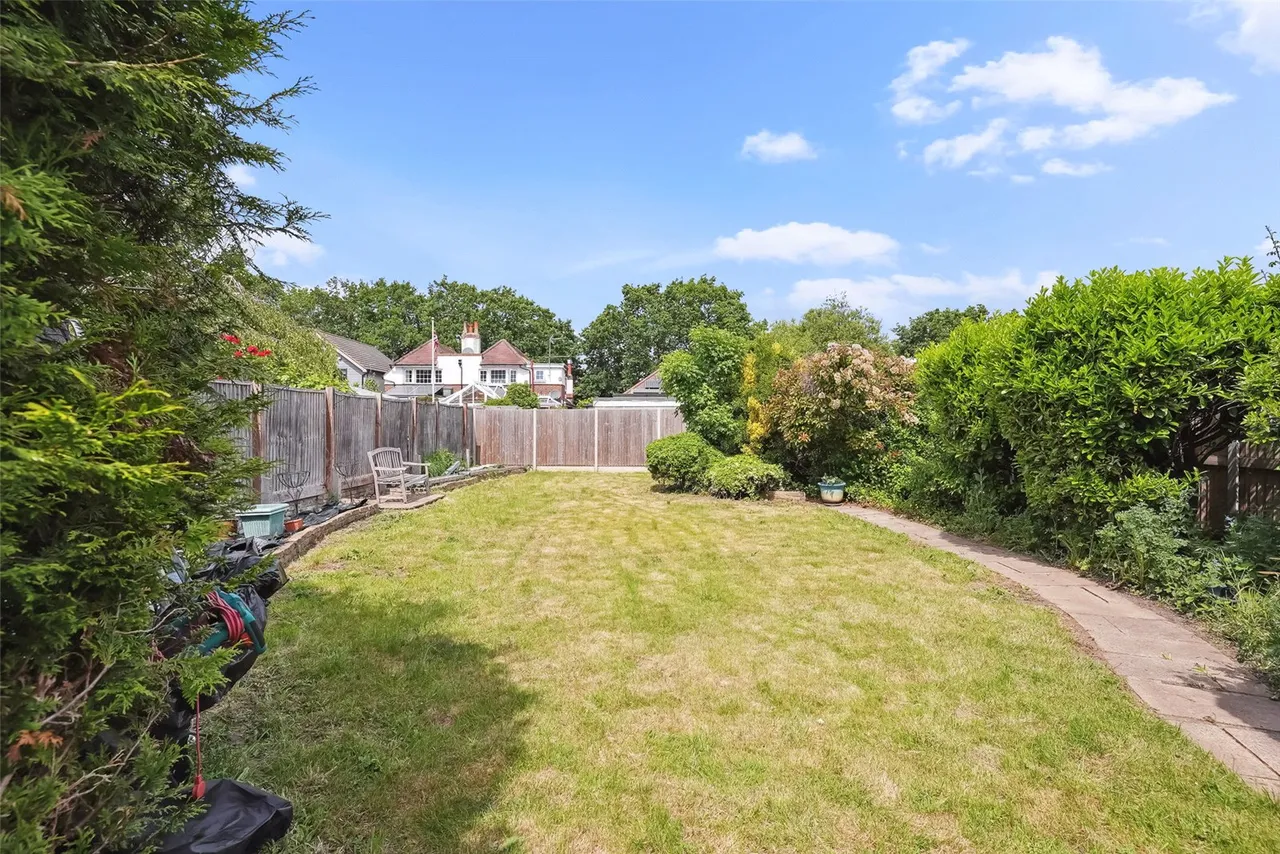 Courtlands Avenue, Hampton, TW12 3NT, photo 3