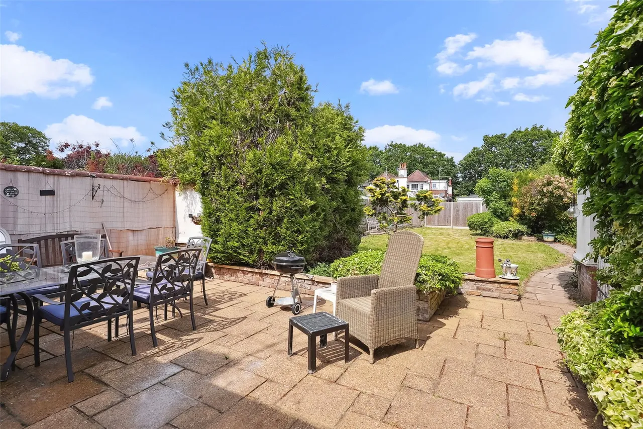 Courtlands Avenue, Hampton, TW12 3NT, photo 9