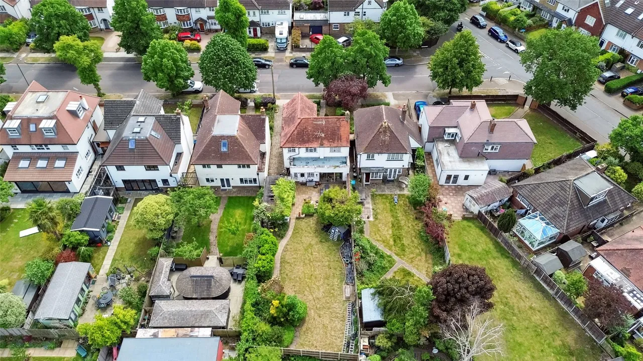 Courtlands Avenue, Hampton, TW12 3NT, photo 11
