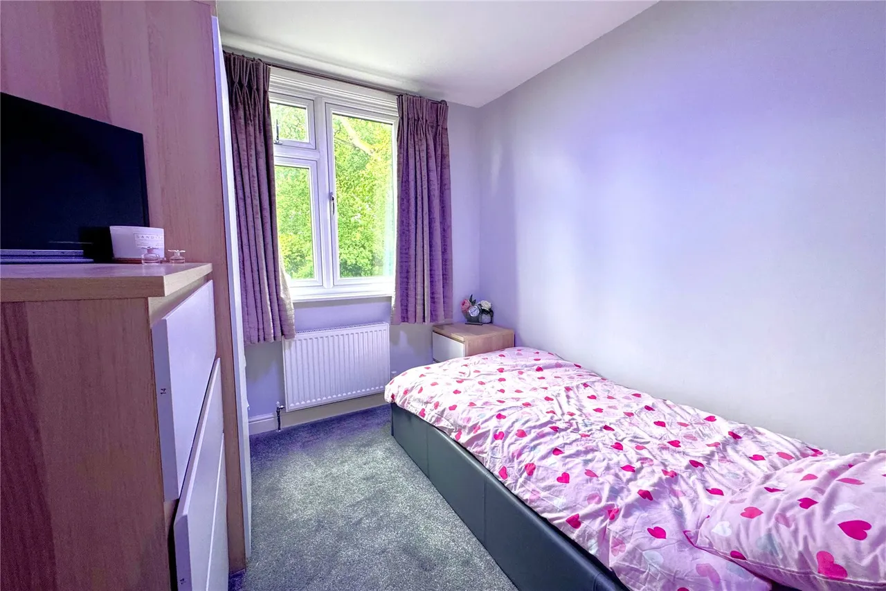 Harvey Road, Farnborough, Hampshire, GU14 9TW, photo 8