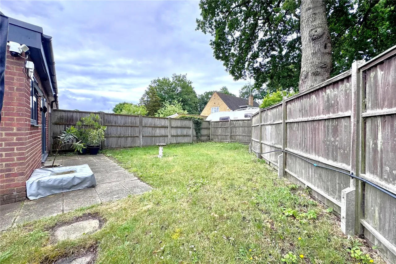 Harvey Road, Farnborough, Hampshire, GU14 9TW, photo 12
