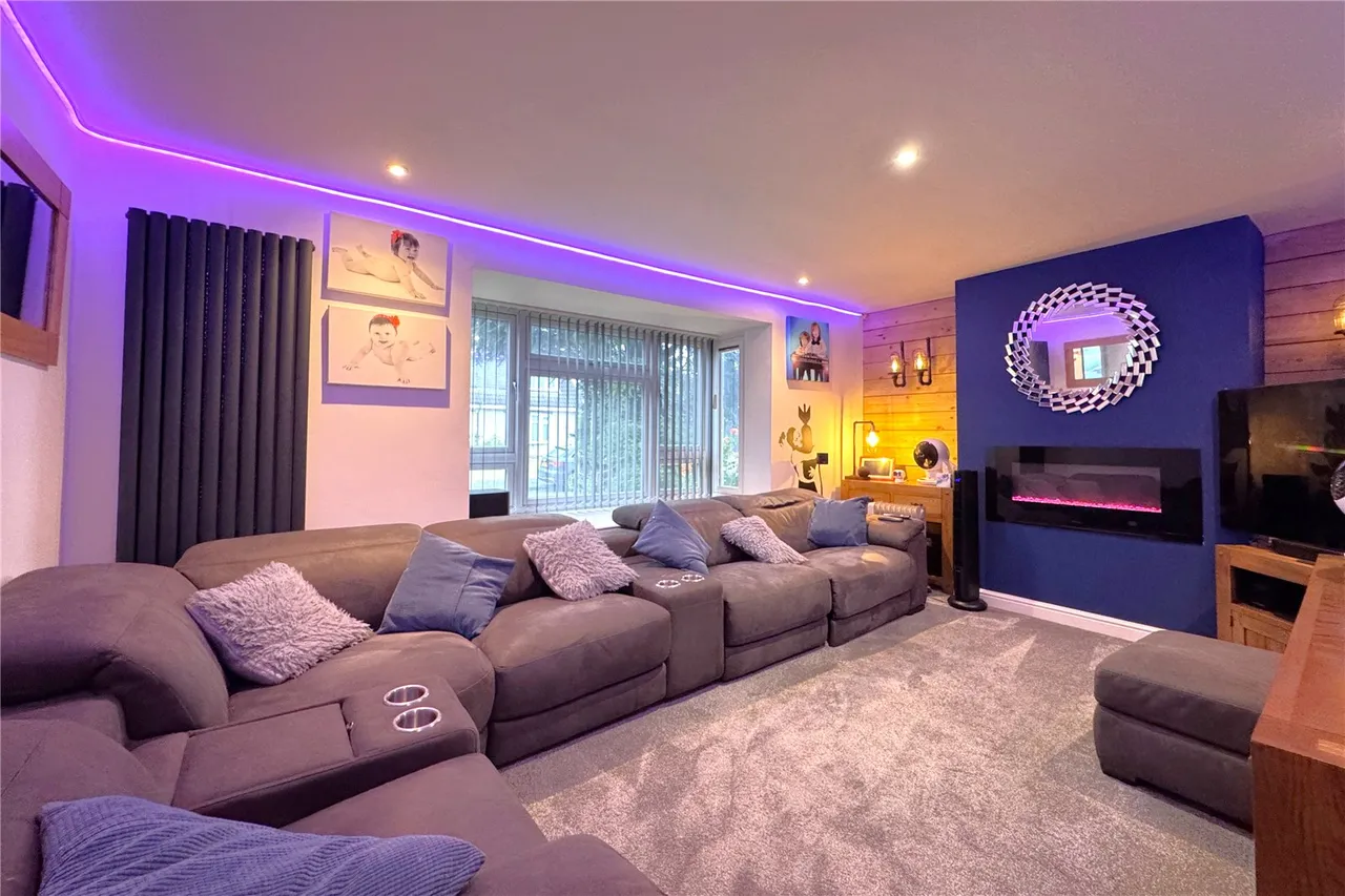 Harvey Road, Farnborough, Hampshire, GU14 9TW, photo 2