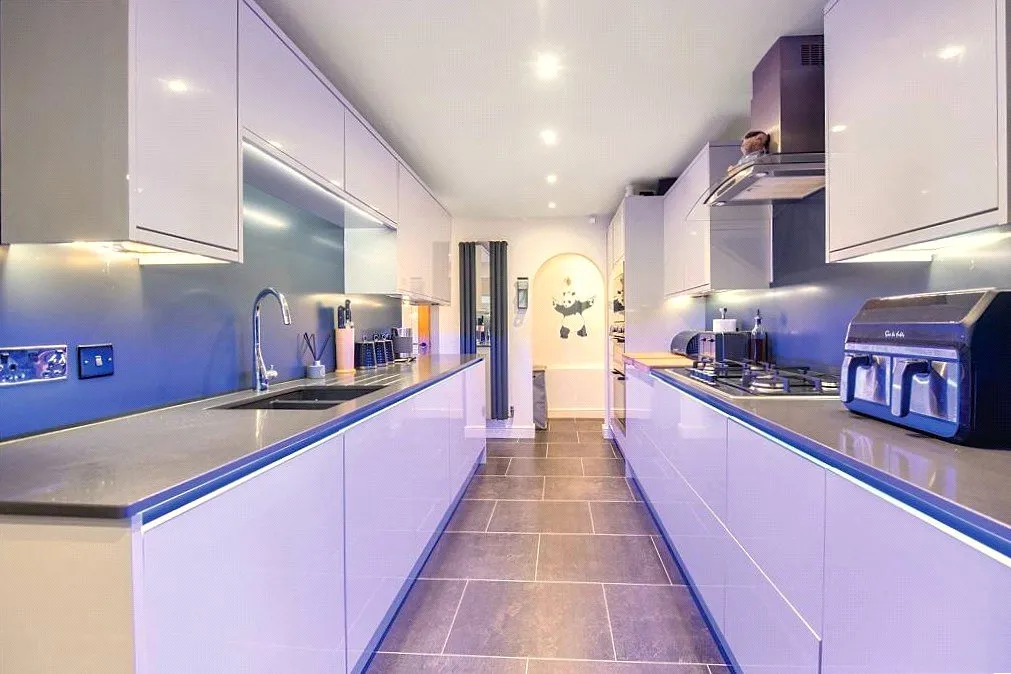 Harvey Road, Farnborough, Hampshire, GU14 9TW, photo 3