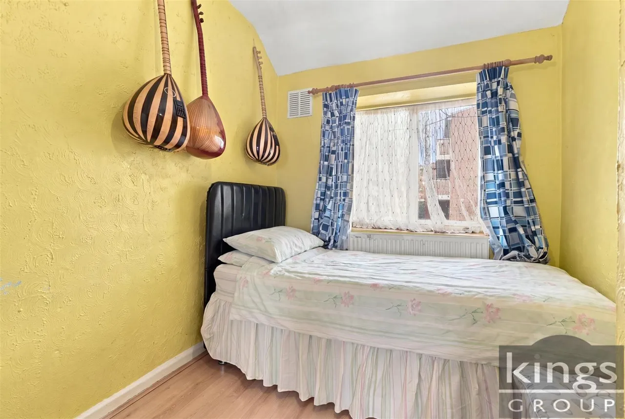 Ashdown Road, Enfield, photo 9