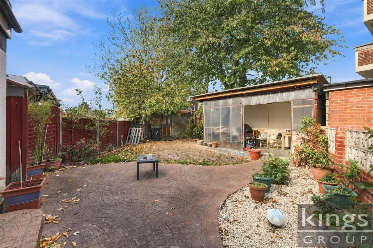 Ashdown Road, Enfield, photo 19