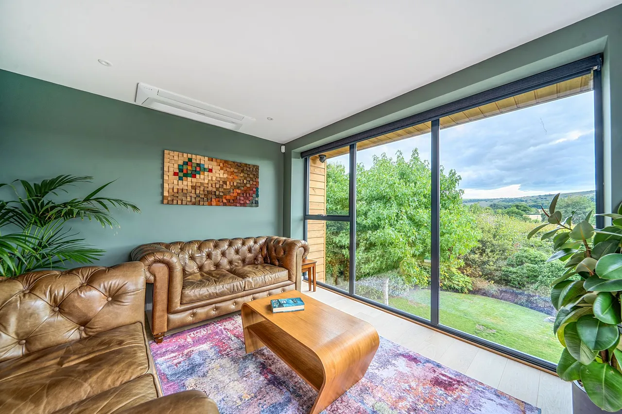 Chantry Close, Storrington, RH20, photo 2