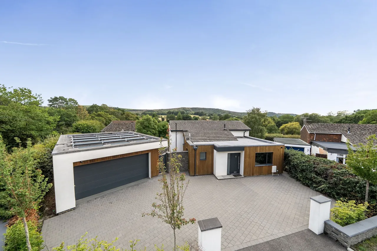4 bed property for sale, Chantry Close, Storrington, RH20