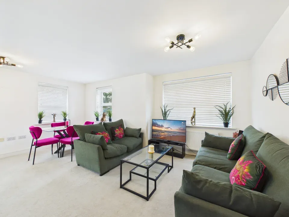 Parsonage Road, Horsham, photo 3