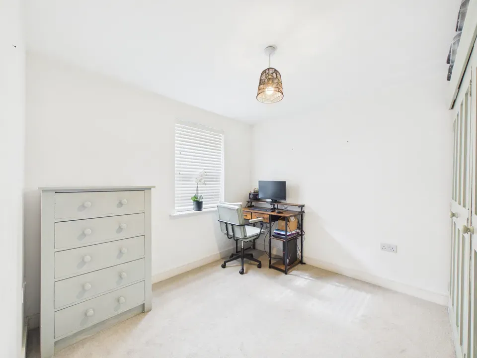 Parsonage Road, Horsham, photo 6
