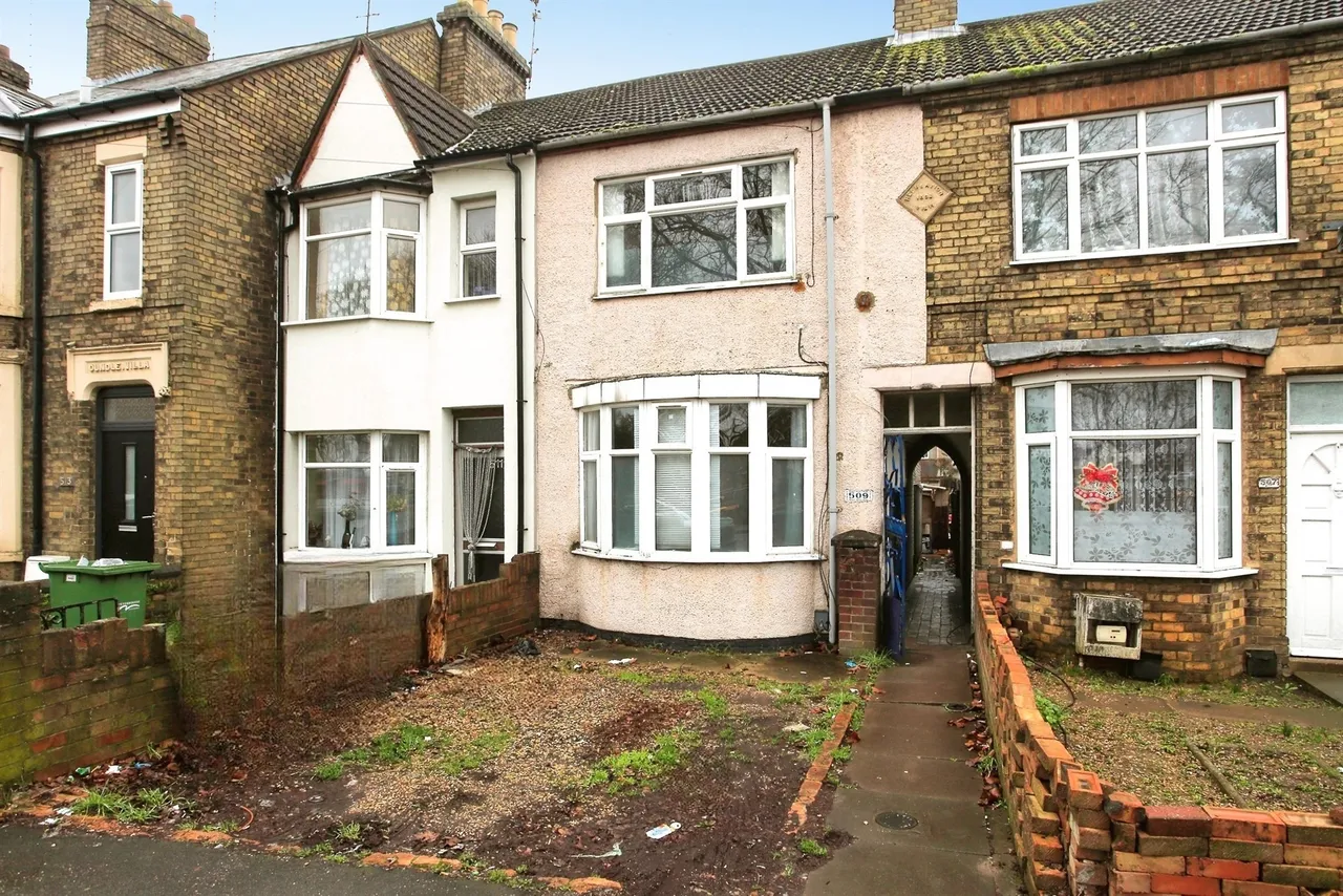 3 bed house for sale — Lincoln Road, Peterborough