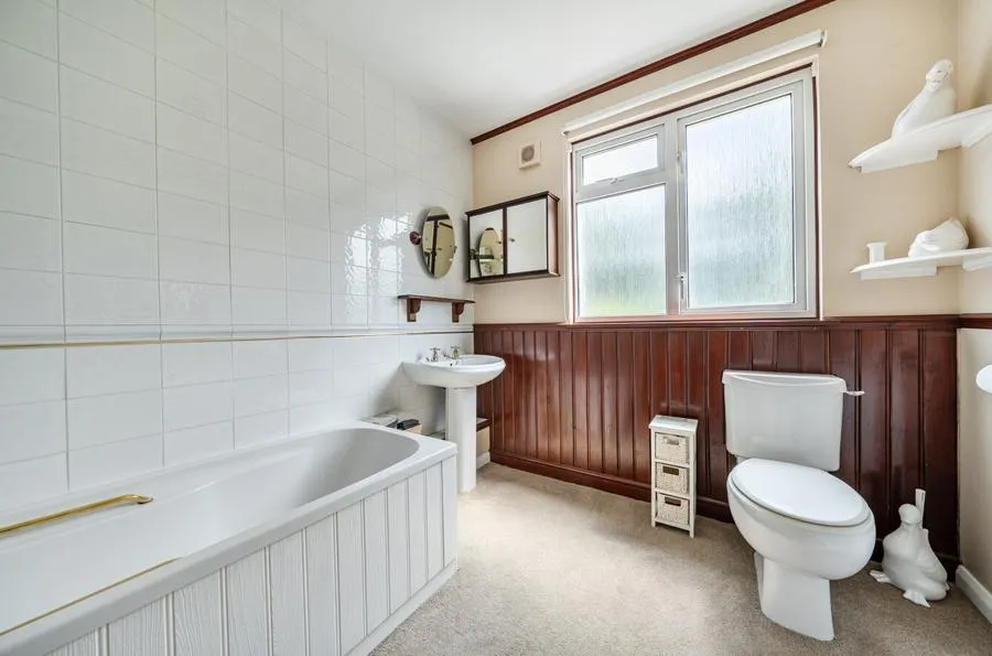 Briarwood Road, Woking, GU21, photo 15