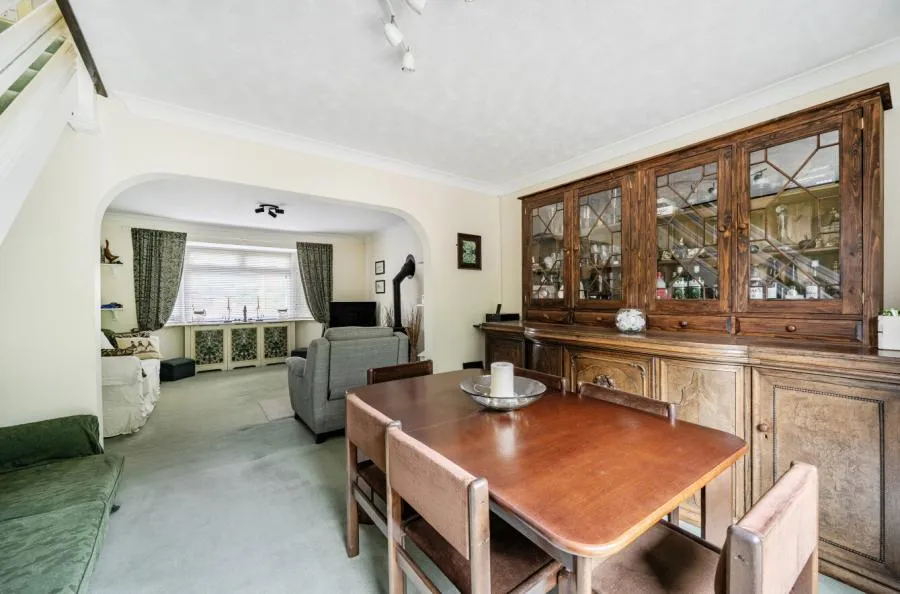 Briarwood Road, Woking, GU21, photo 4