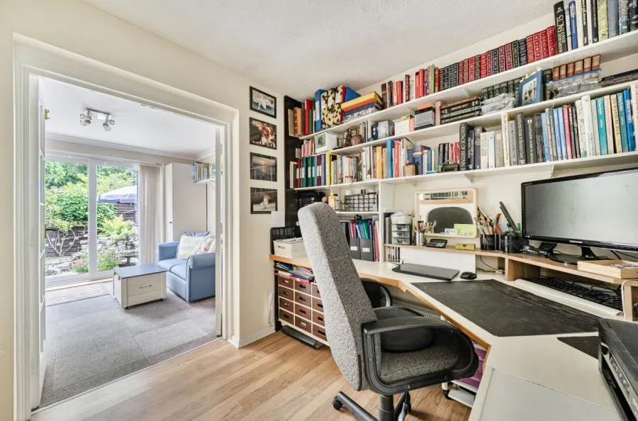 Briarwood Road, Woking, GU21, photo 10