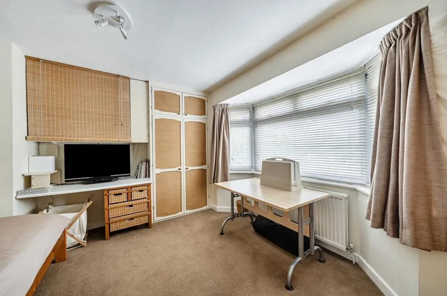 Briarwood Road, Woking, GU21, photo 14
