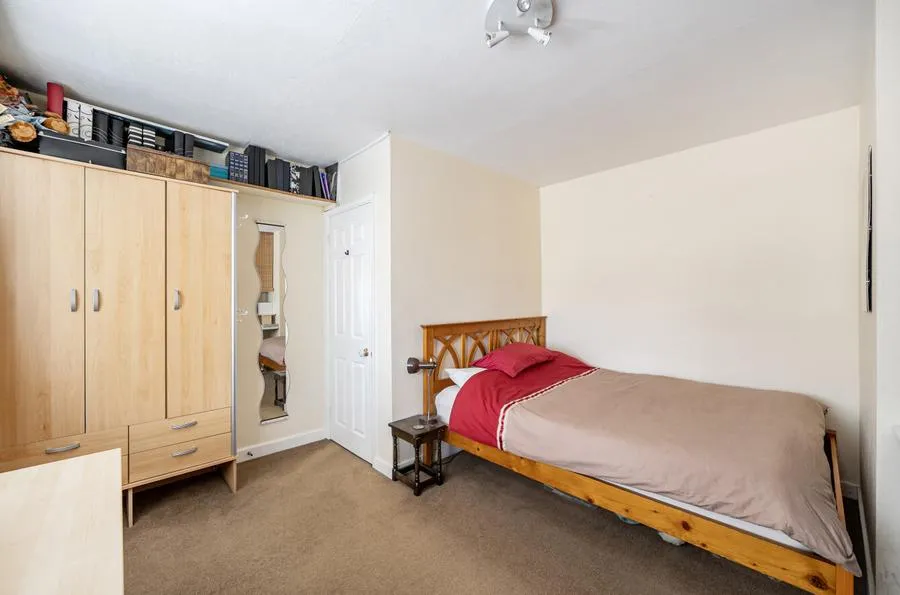 Briarwood Road, Woking, GU21, photo 13