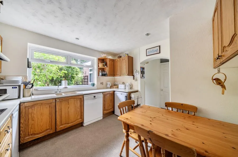 Briarwood Road, Woking, GU21, photo 8