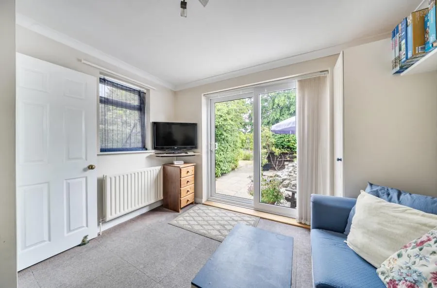 Briarwood Road, Woking, GU21, photo 9