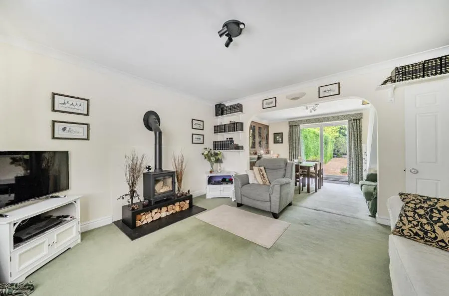Briarwood Road, Woking, GU21, photo 5