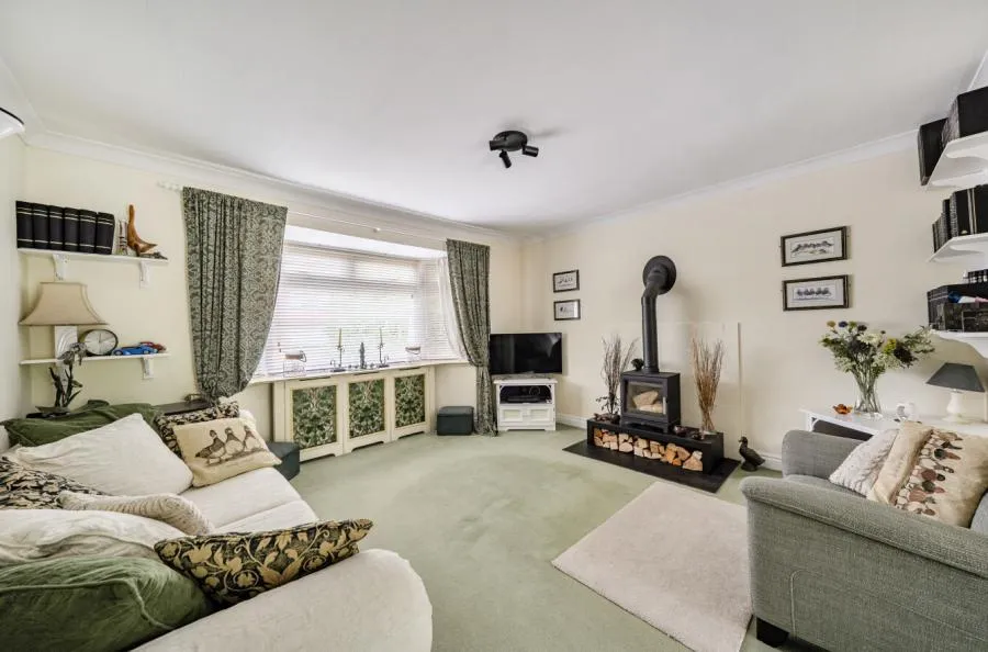 Briarwood Road, Woking, GU21, photo 3