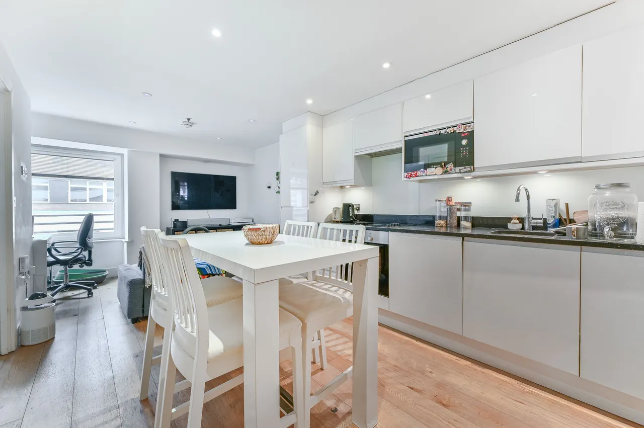 1 bed flat to rent — Flat 9, Green Dragon House, 64-70 High Street, Croydon