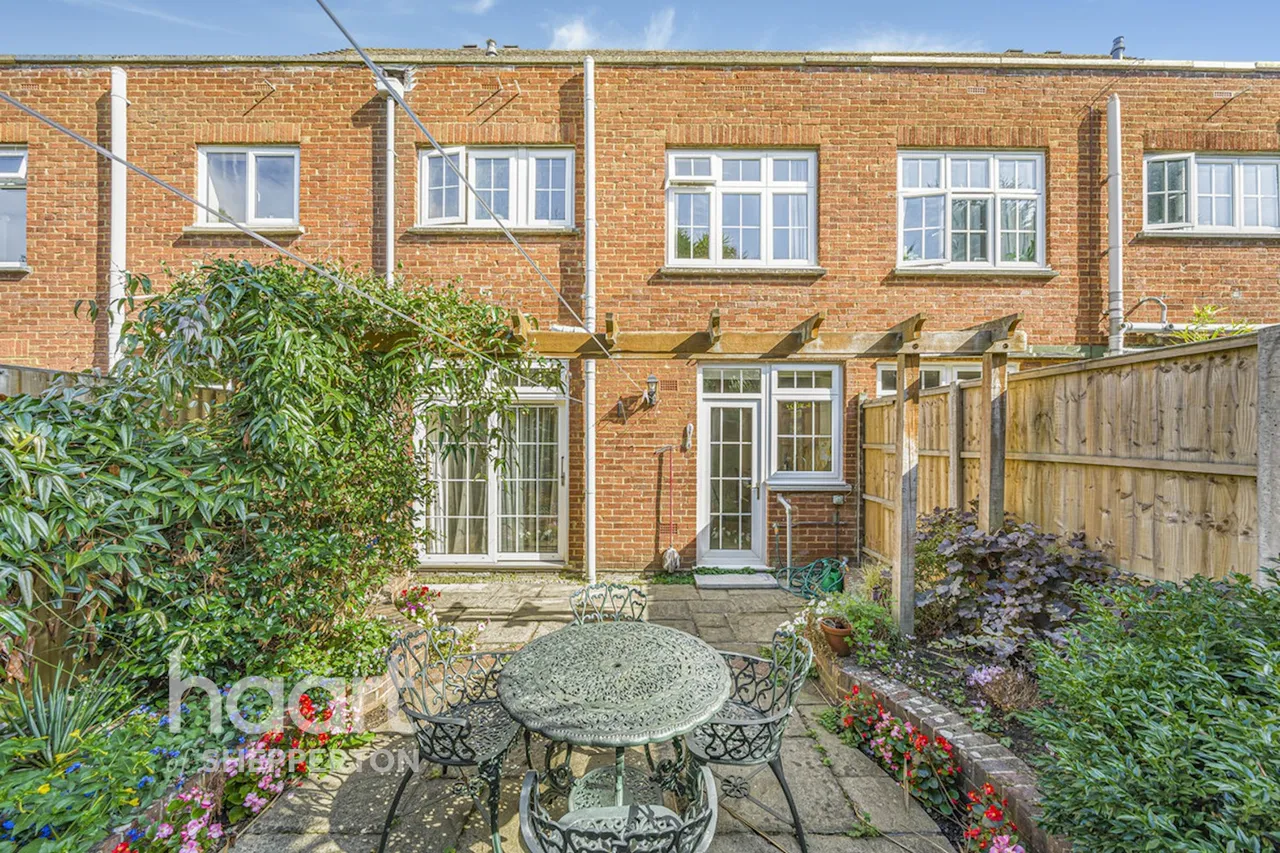 Mulberry Trees, Shepperton, TW17, photo 11