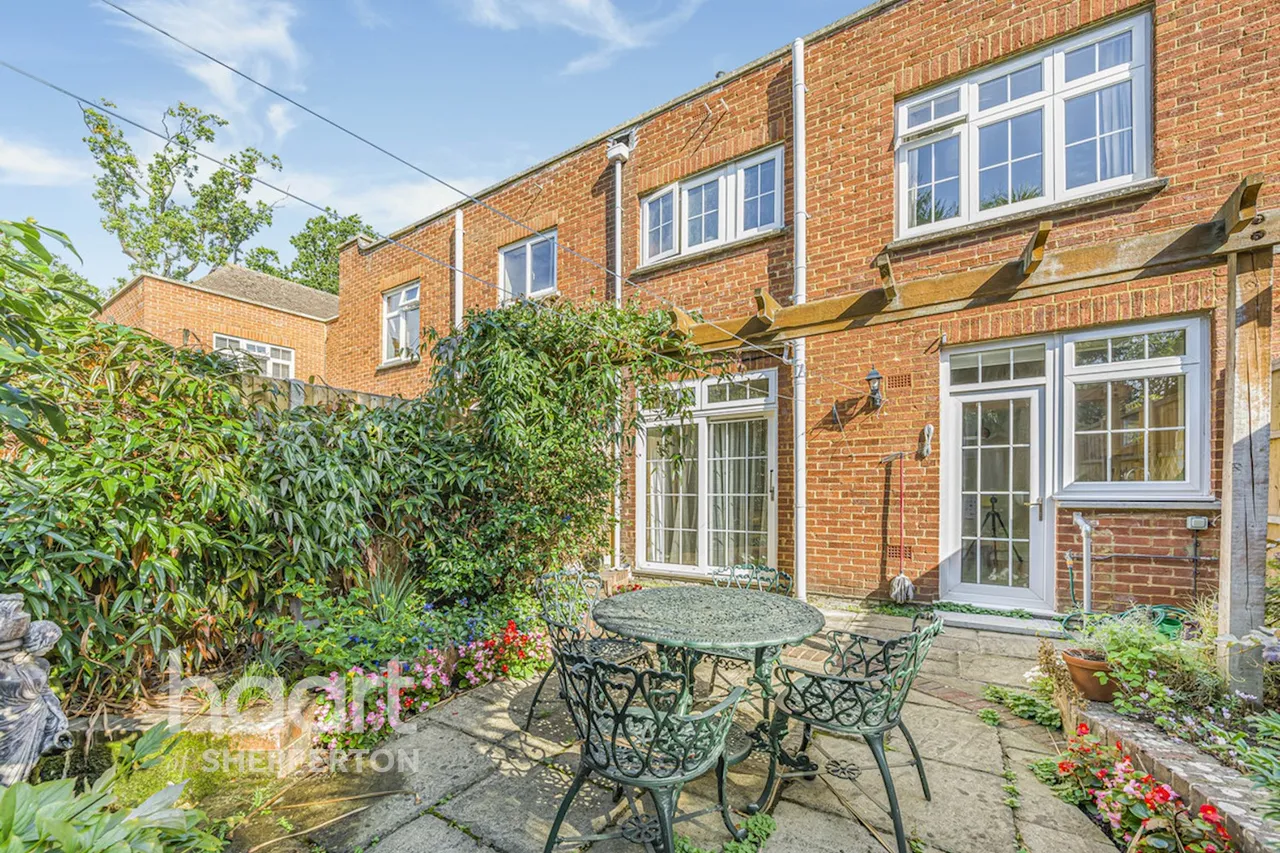 Mulberry Trees, Shepperton, TW17, photo 12