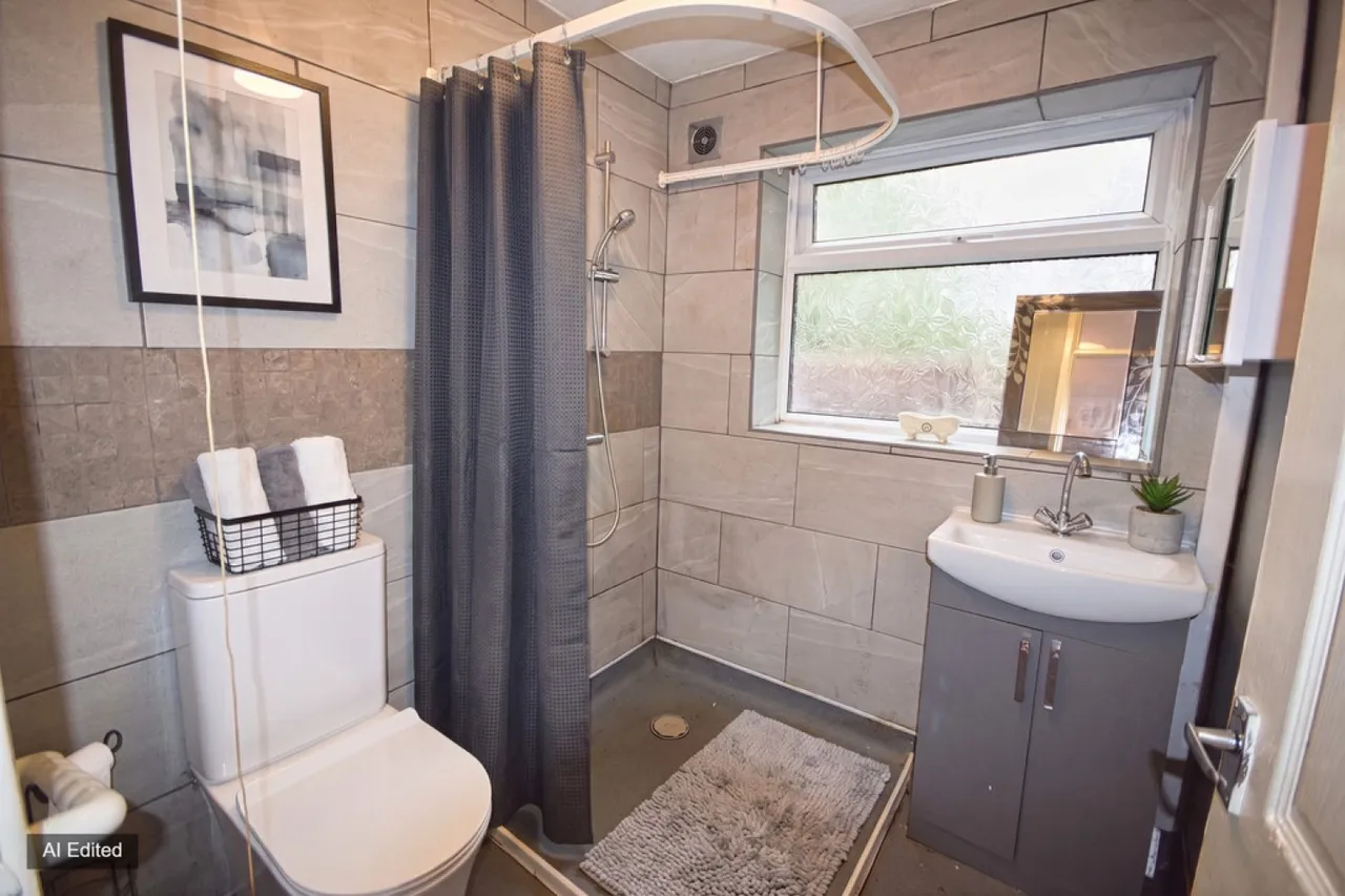Torside, Wilnecote, B77, photo 7