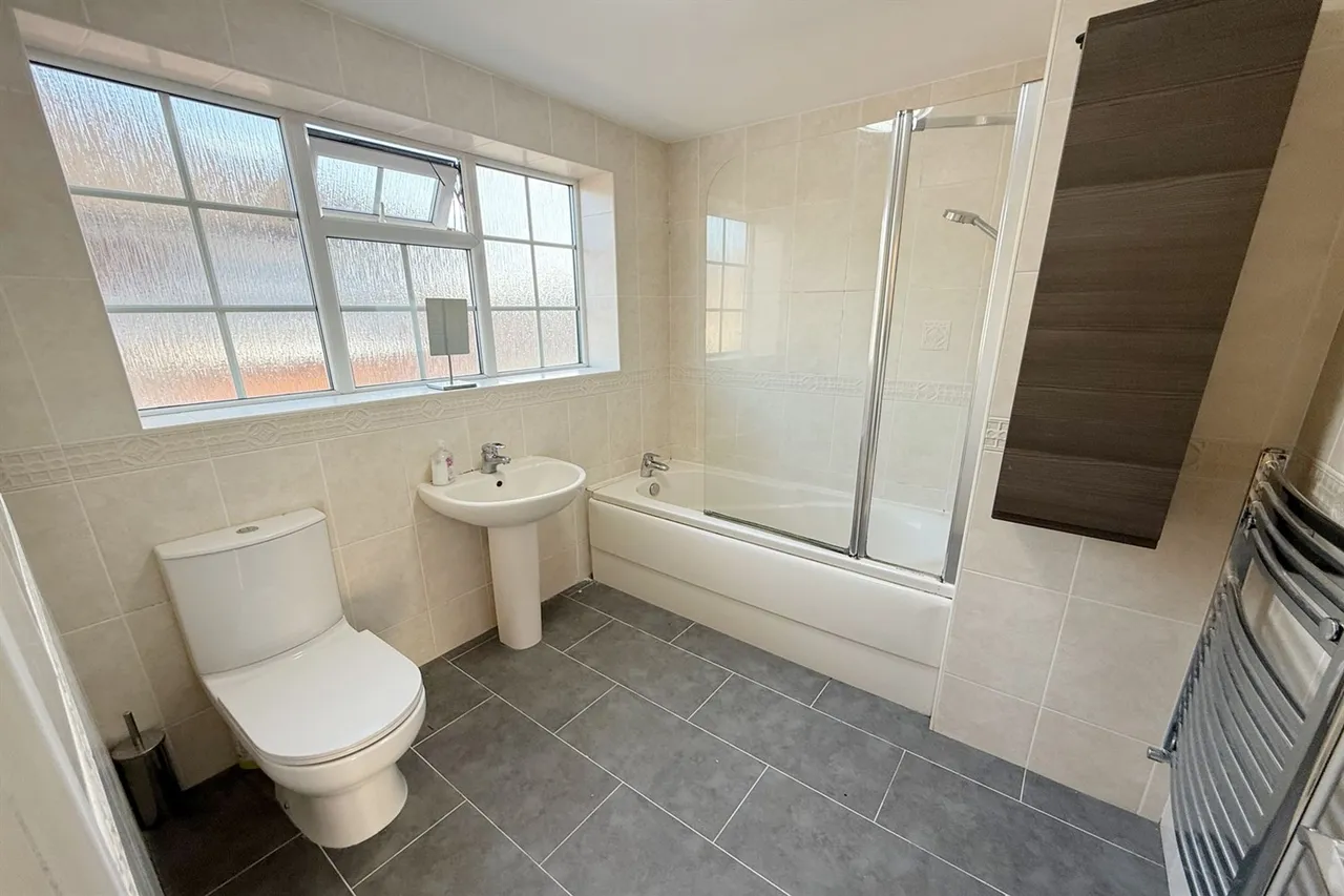 Ashley Drive, Stockport, photo 13