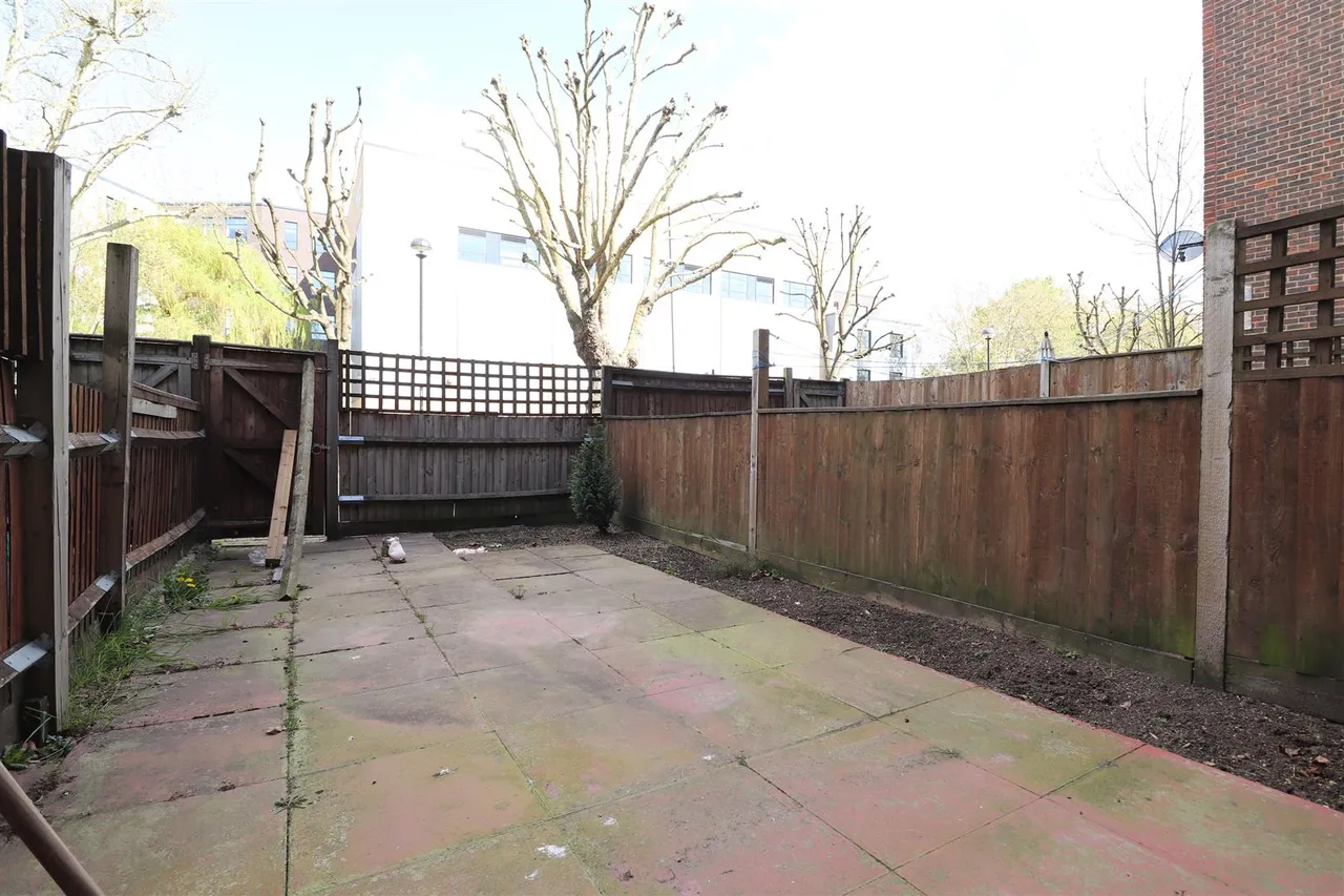 Maundeby Walk, London, NW10, photo 9