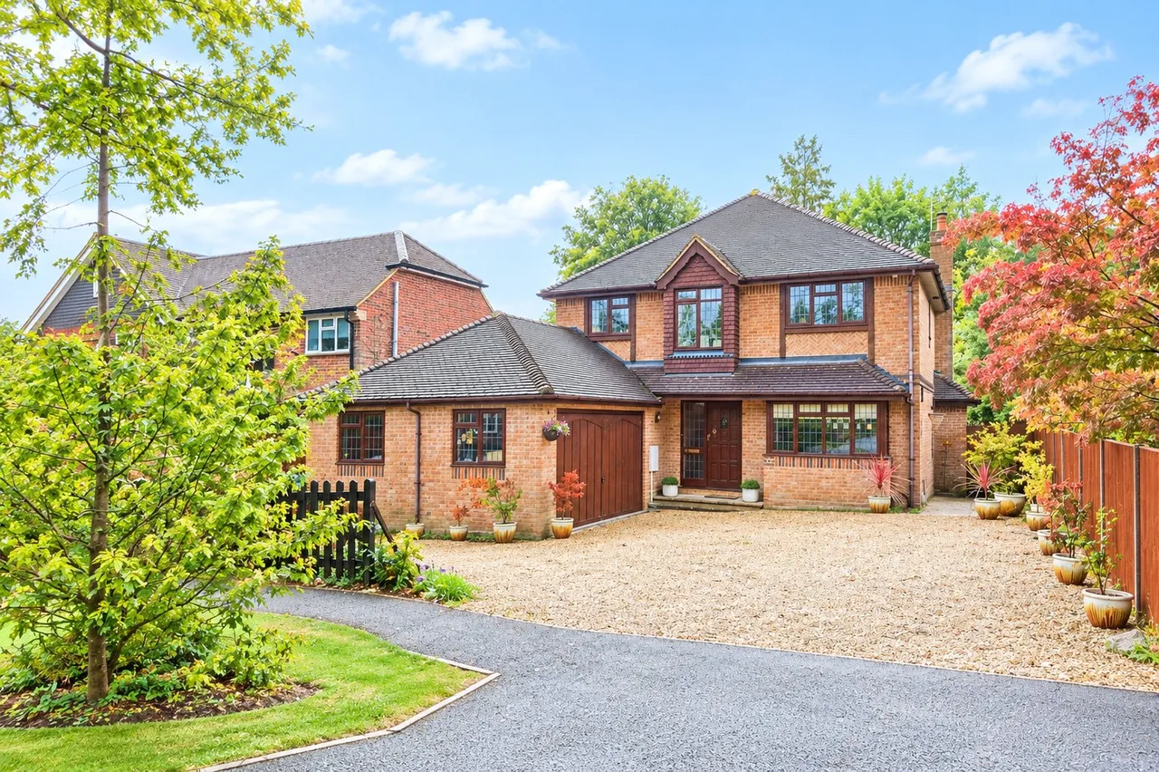 4 bed house for sale, Courtmoor Avenue, Fleet, GU52