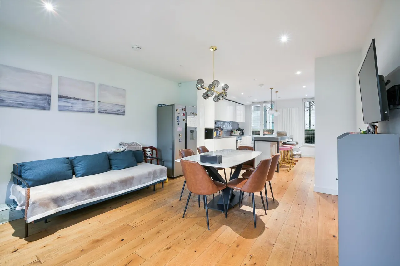 Admiralty Avenue, Royal Wharf, E16, photo 4