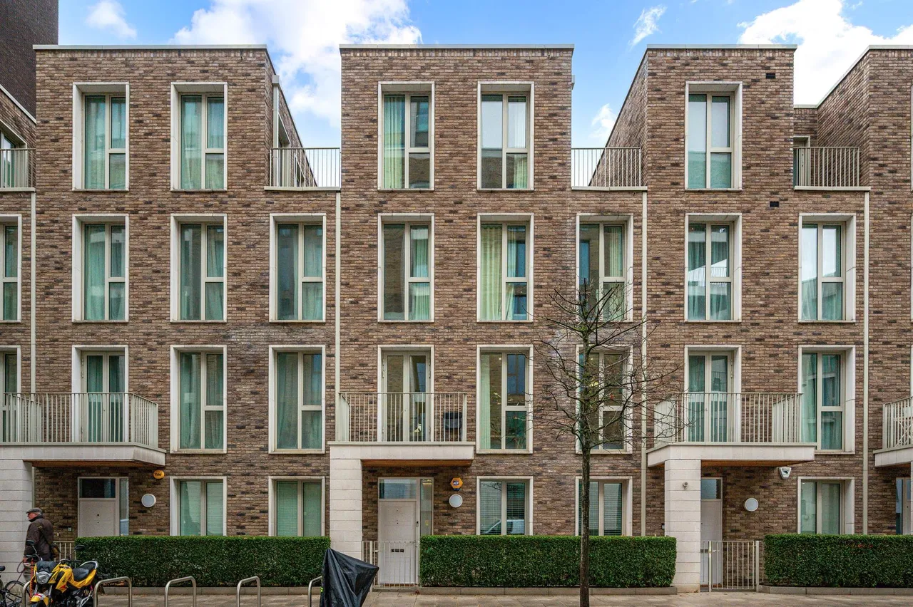 Admiralty Avenue, Royal Wharf, E16, photo 12